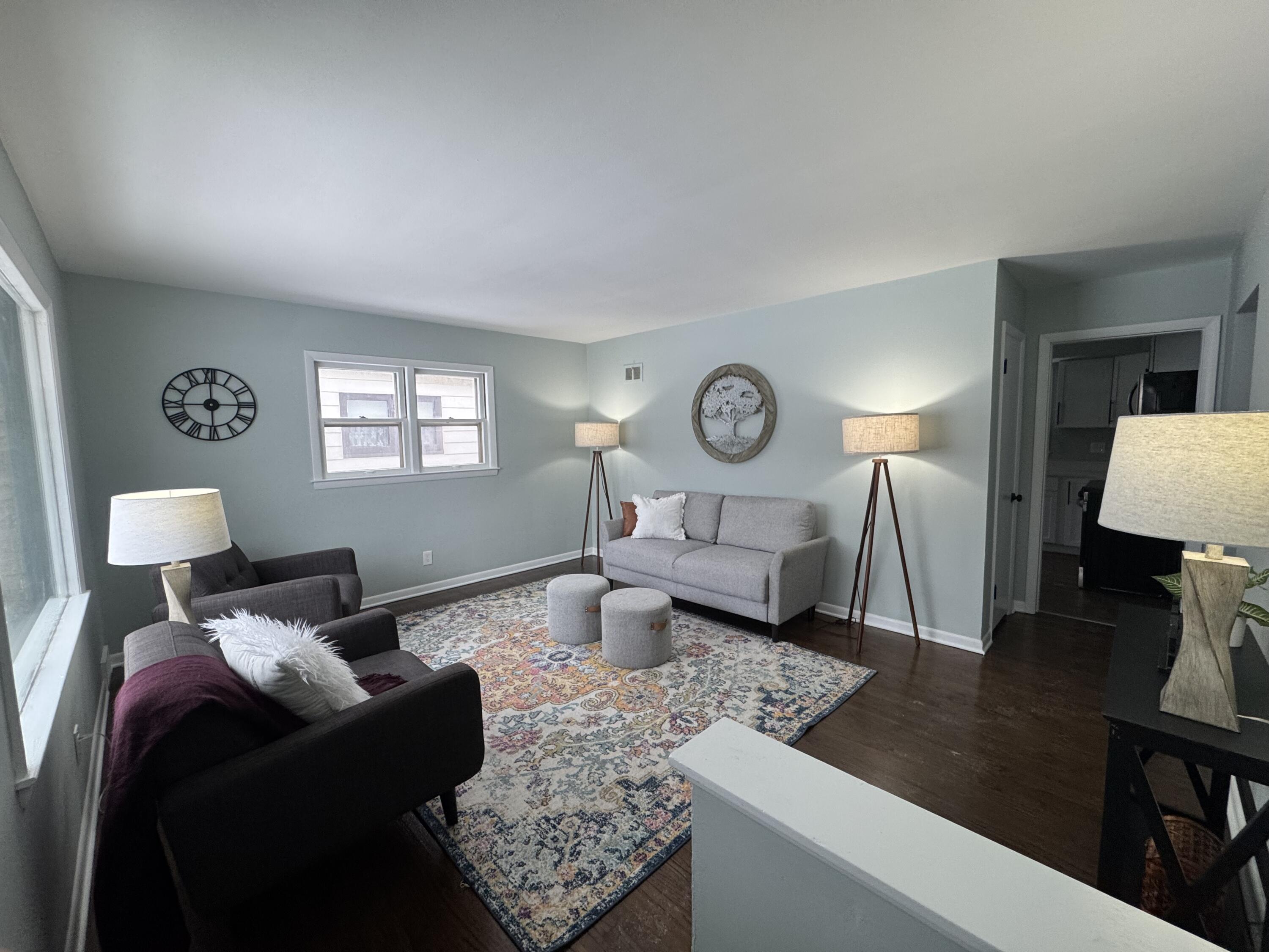 9331 West Elmore Avenue Milwaukee, WI 53222 - Photo 3 of 14 IMG_5898