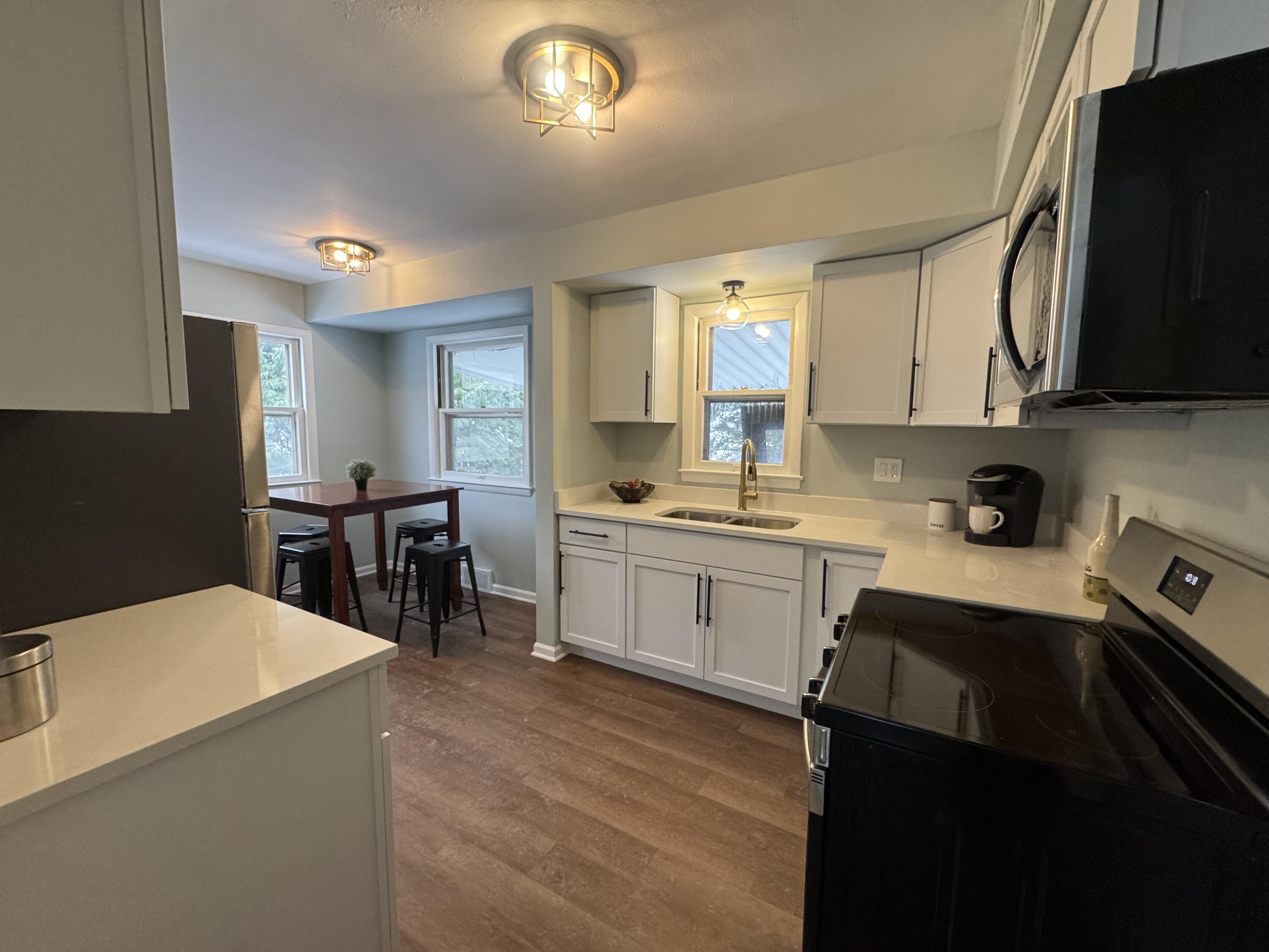 9331 West Elmore Avenue Milwaukee, WI 53222 - Photo 6 of 14 IMG_5915