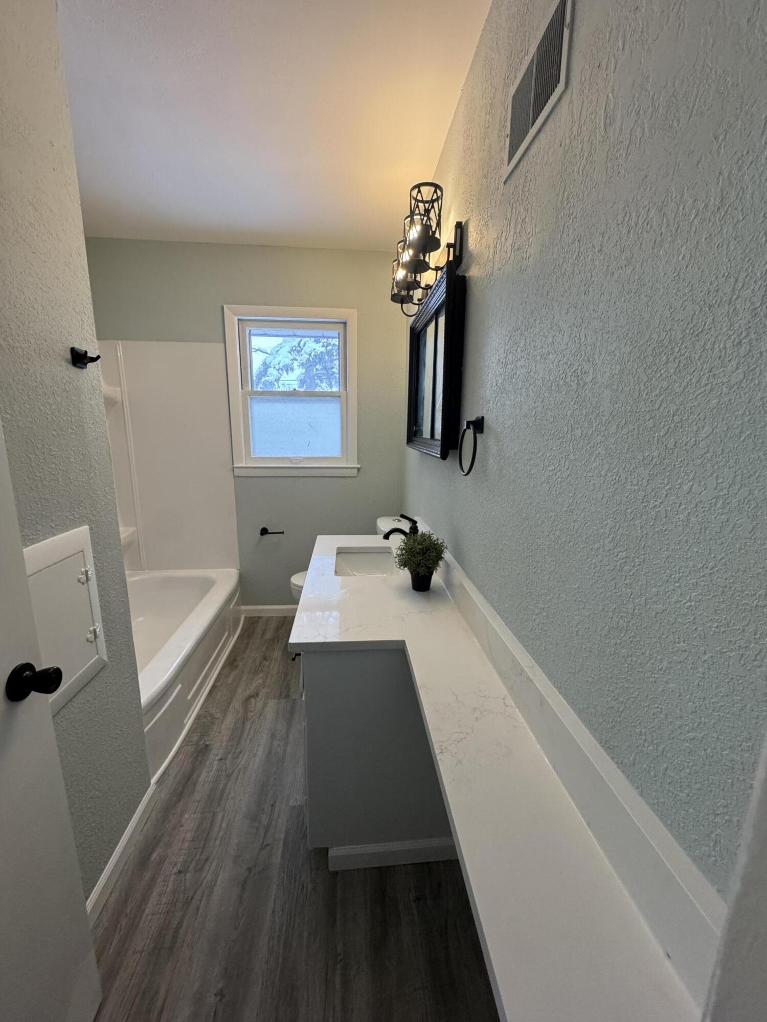 9331 West Elmore Avenue Milwaukee, WI 53222 - Photo 8 of 14 IMG_5902