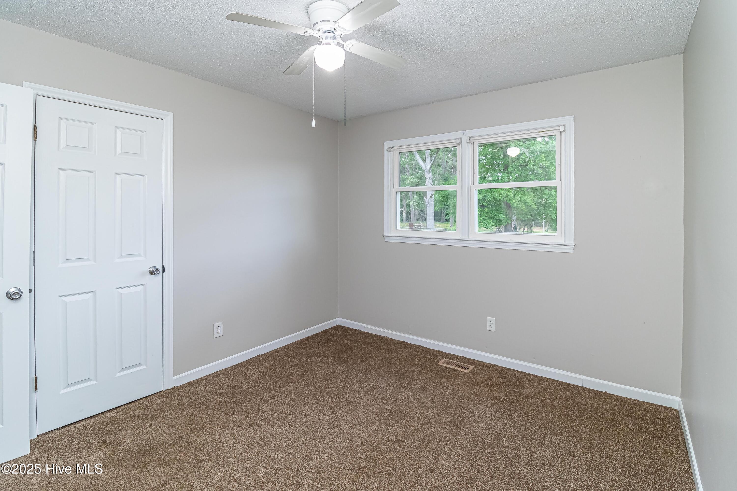 204 Fox Drive Dudley, NC 28333 - Photo 11 of 23 IMG_2718