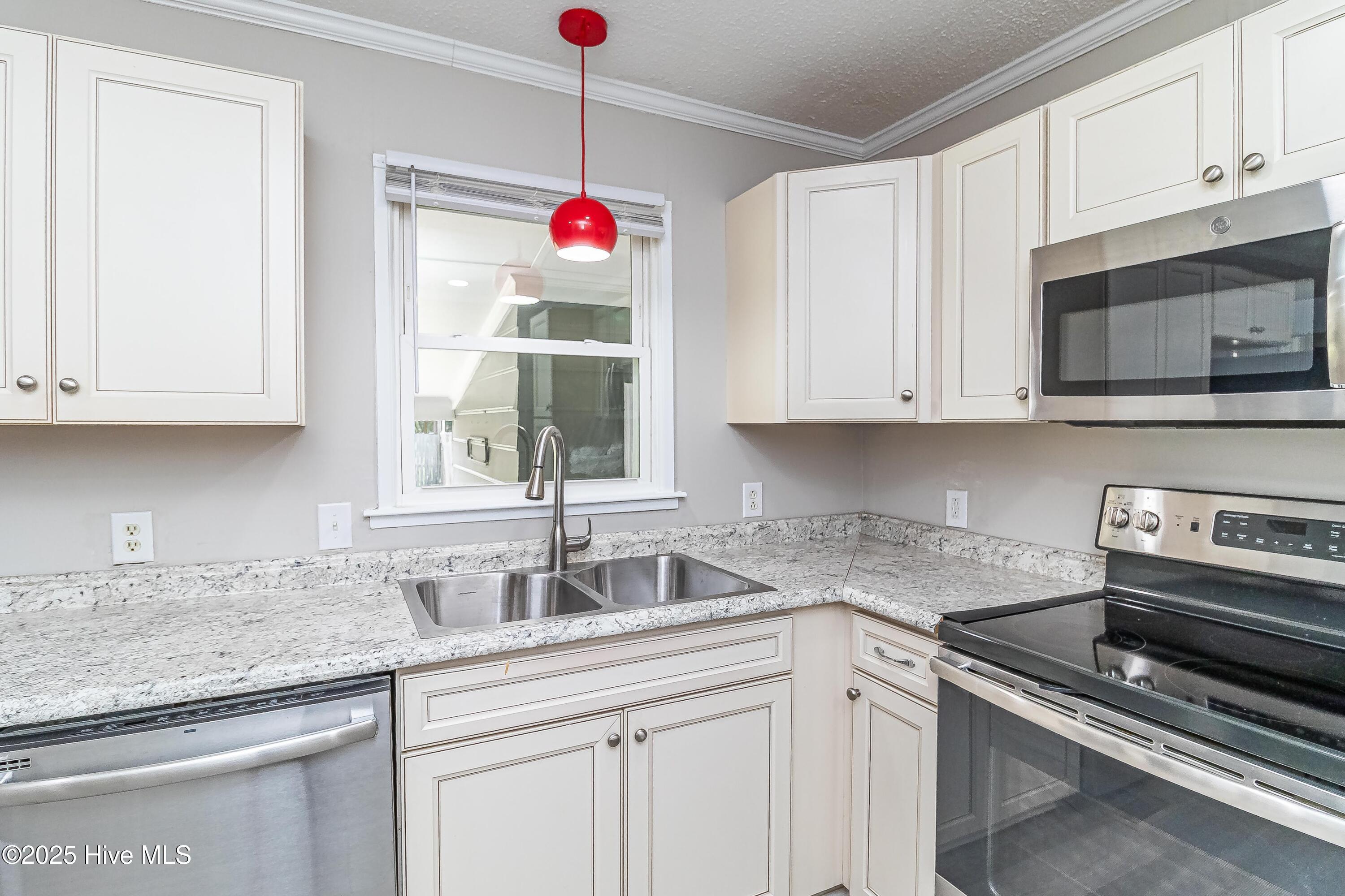 204 Fox Drive Dudley, NC 28333 - Photo 9 of 23 IMG_2714