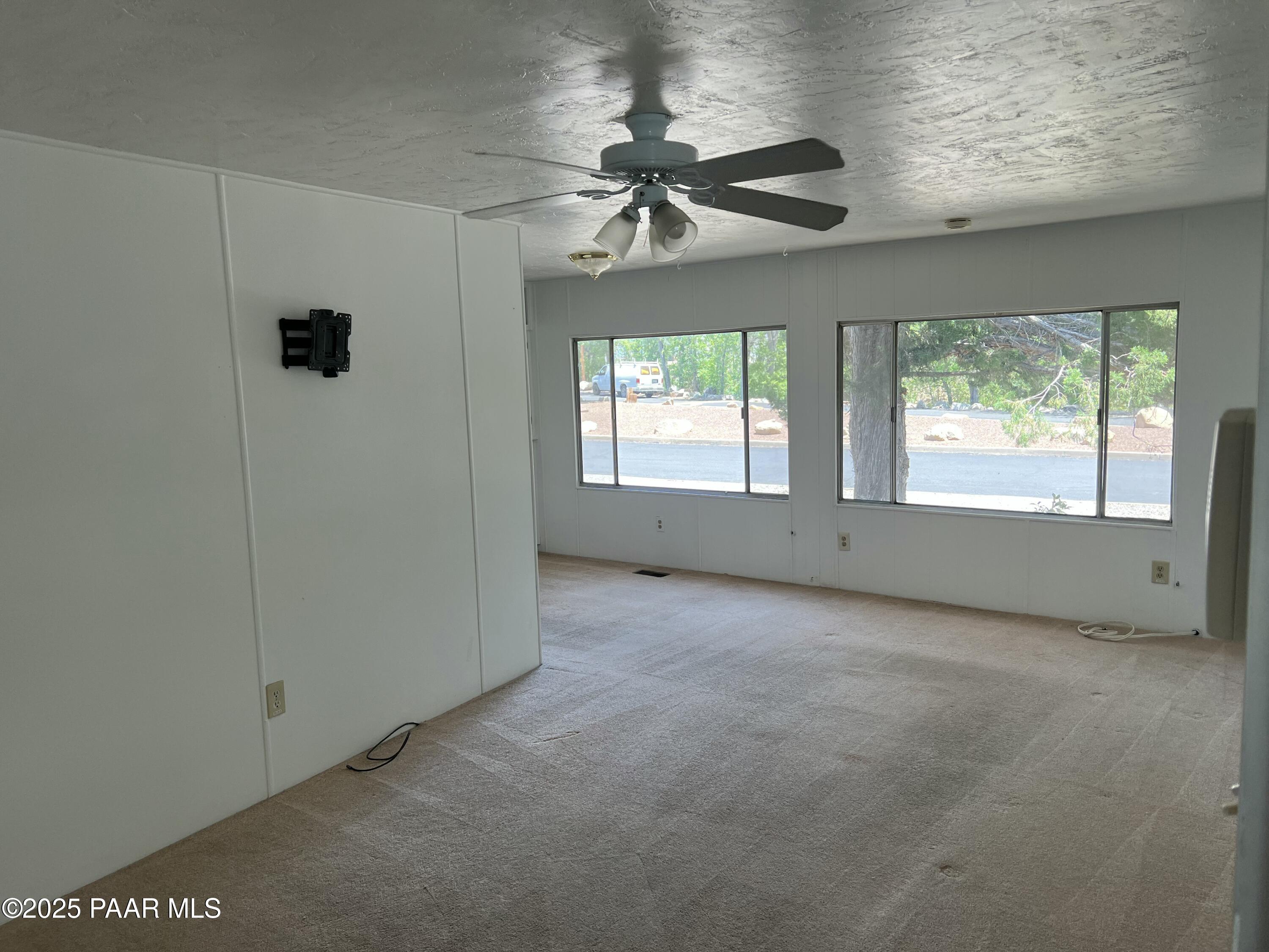 960 Peace Lane, Unit 55 Prescott, AZ 86305 - Photo 3 of 25 Greatroom