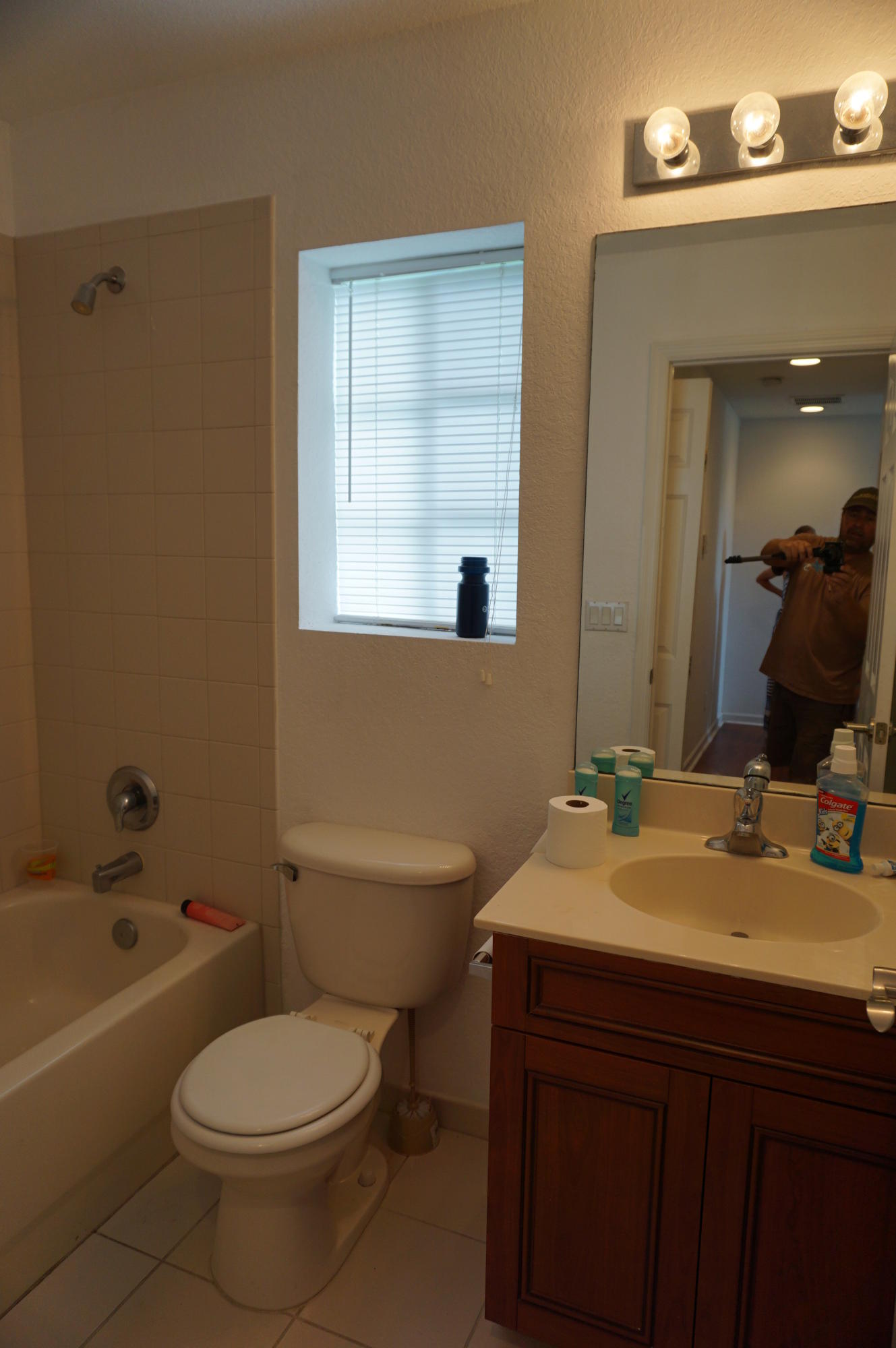 2036 Marsh Harbor Drive Riviera Beach, FL 33404 - Photo 8 of 11 2036 M.H. Dr. Gst. Bath Upstairs