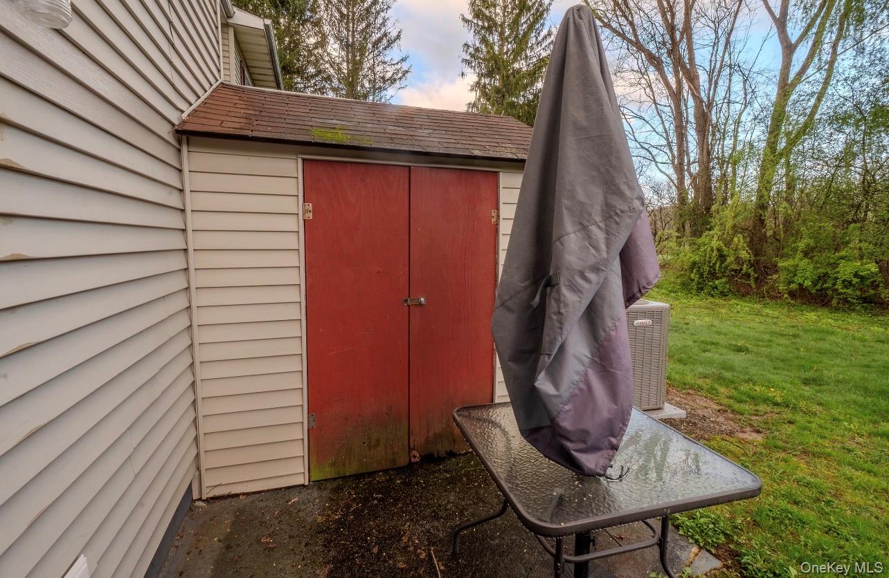 276 Temple Hill Road, Unit 704 New Windsor, NY 12553 - Photo 16 of 18 a backyard of a house