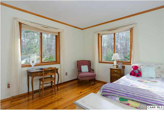 452 Buffalo Run Road Stanardsville, VA 22973 - Photo 13 of 26 a living room with furniture and a window