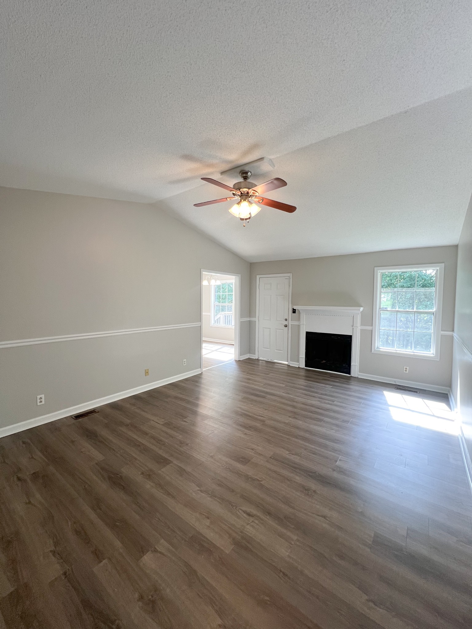 3816 Trenton Road Clarksville, TN 37040 - Photo 3 of 27