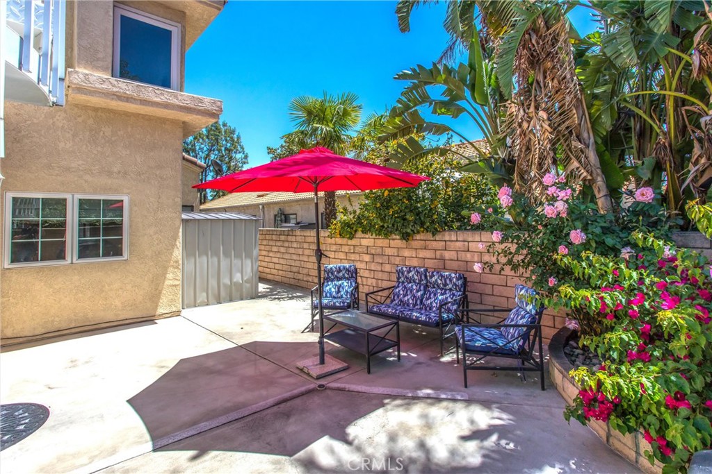 1125 Vía Nice Redlands, CA 92374 - Photo 41 of 50 a patio with table and chairs