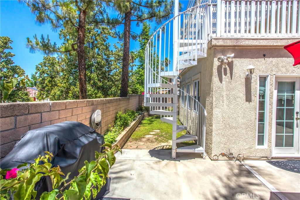 1125 Vía Nice Redlands, CA 92374 - Photo 44 of 50 a view of a fountain in the front of a building