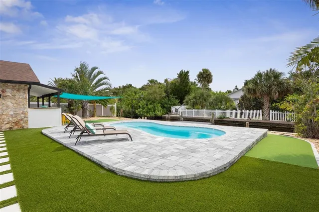 a view of a livingroom and dining room