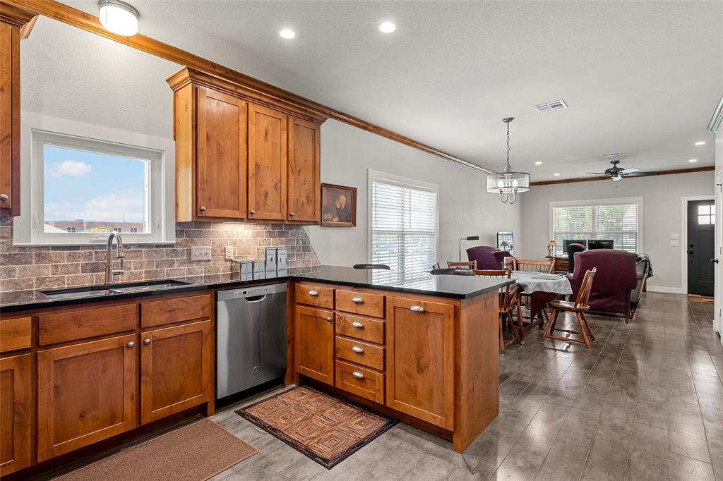 3226 Pine Avenue Waco, TX 76708 - Photo 13 of 36