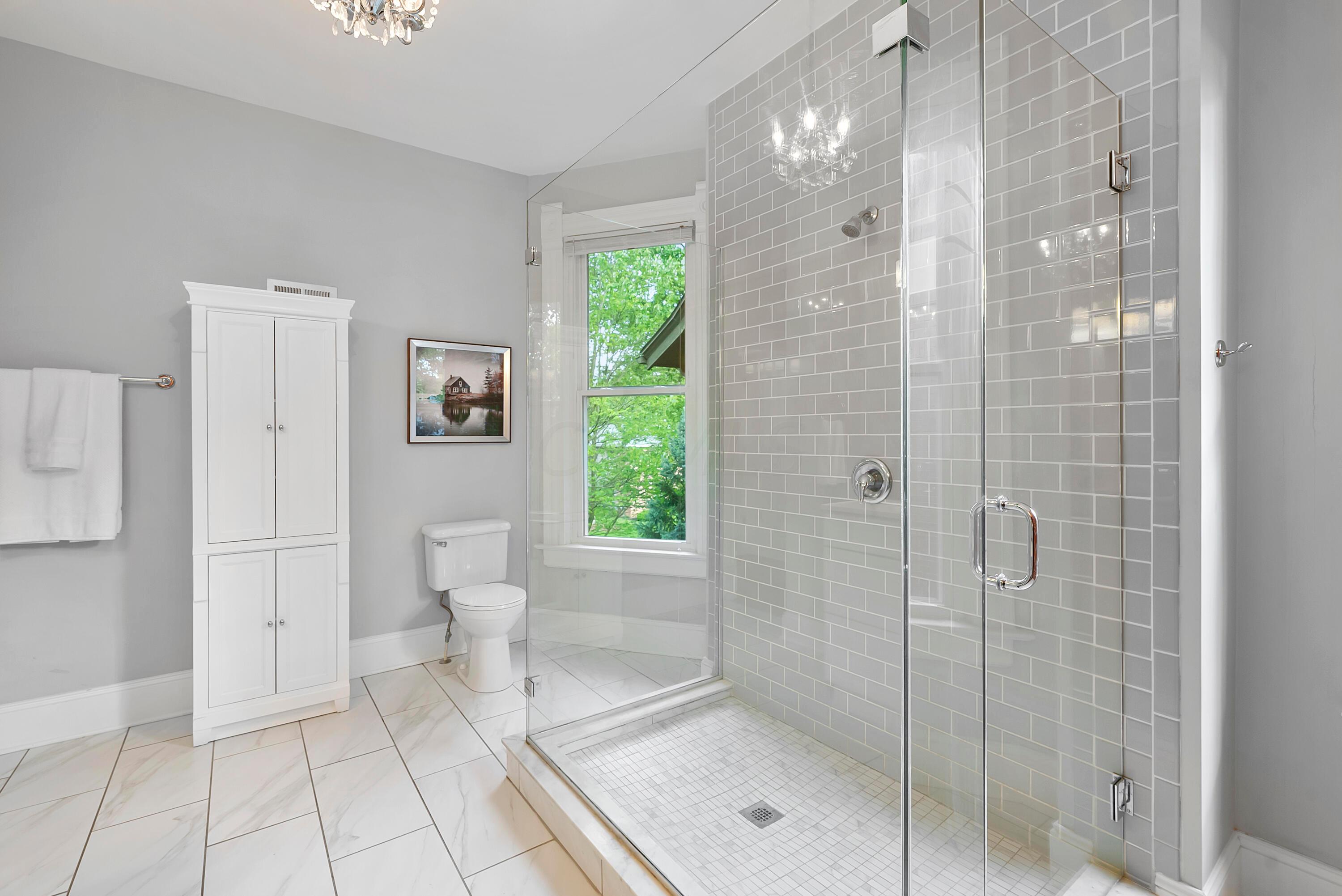 59 Wilson Avenue Columbus, OH 43205 - Photo 39 of 74 Primary Suite Bathroom