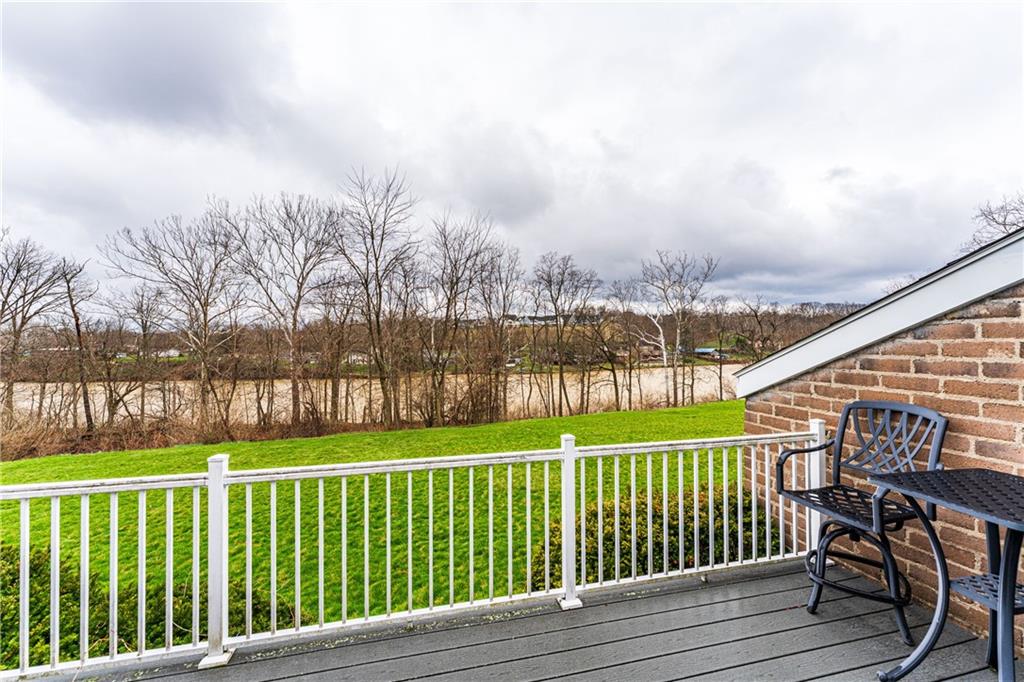 199 Roscommon Place Canonsburg, PA 15317 - Photo 15 of 32 a view of balcony with furniture