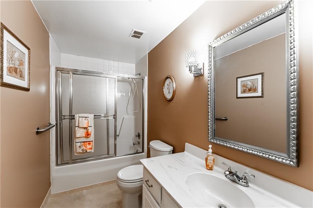 199 Roscommon Place Canonsburg, PA 15317 - Photo 23 of 32 a bathroom with a sink and a mirror