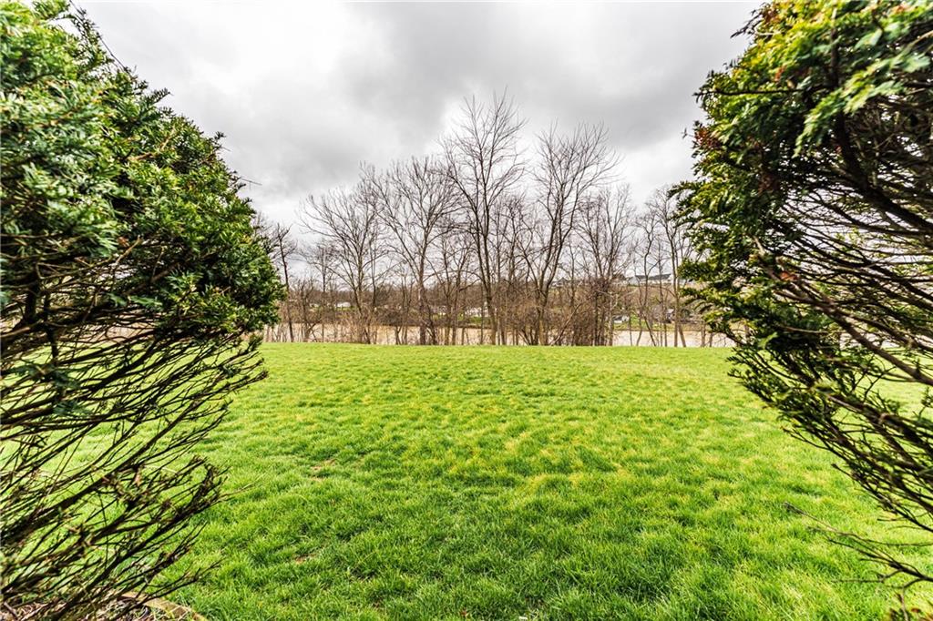 199 Roscommon Place Canonsburg, PA 15317 - Photo 28 of 32 a view of yard with green space
