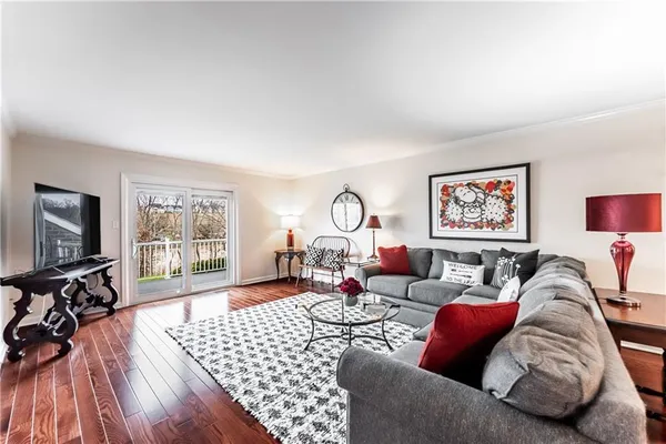 $325,000 | 199 Roscommon Place, Canonsburg, PA 15317