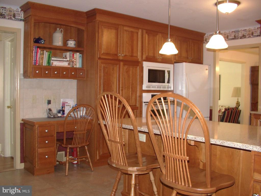 2565 Spring Valley Road Lancaster, PA 17601 - Photo 3 of 12 Gallery Image 3