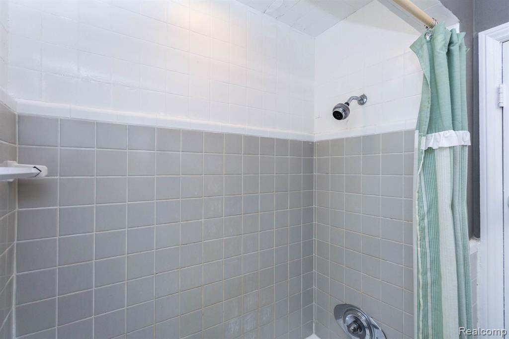 4237 Wakefield Road Berkley, MI 48072 - Photo 17 of 37