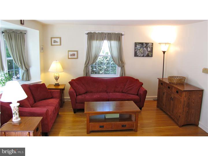 1528 Brierwood Road Havertown, PA 19083 - Photo 5 of 25 Living Room
