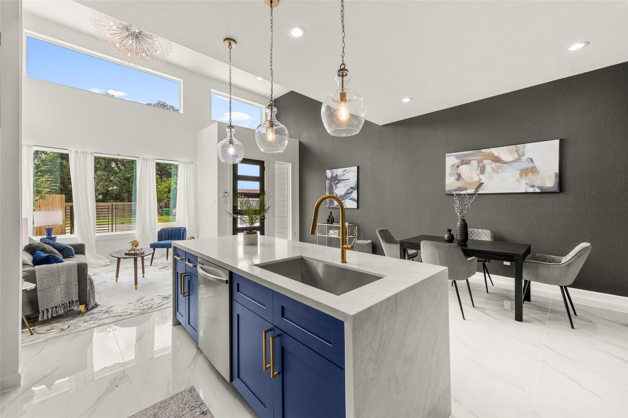 5602 Pershing Street Houston, TX 77033 - Photo 2 of 25