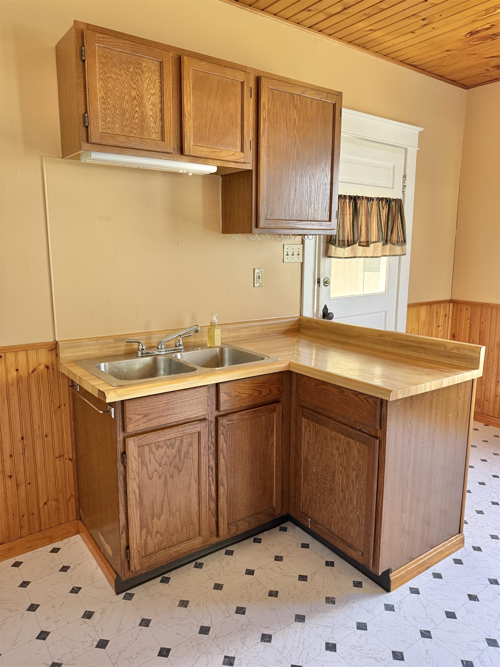 1013 South Jackson Street Bay City, MI 48708 - Photo 15 of 37