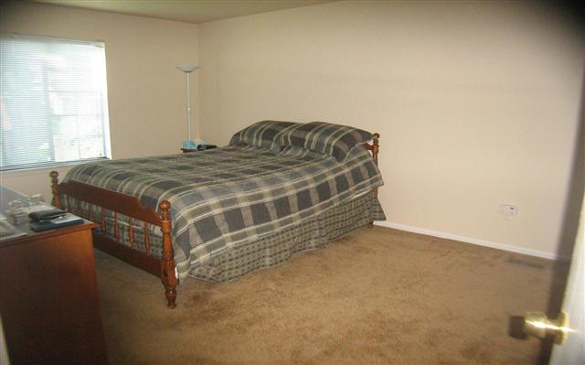 129 Meadow Ln Circle Rochester, MI 48307 - Photo 8 of 10 31059307-7.JPG