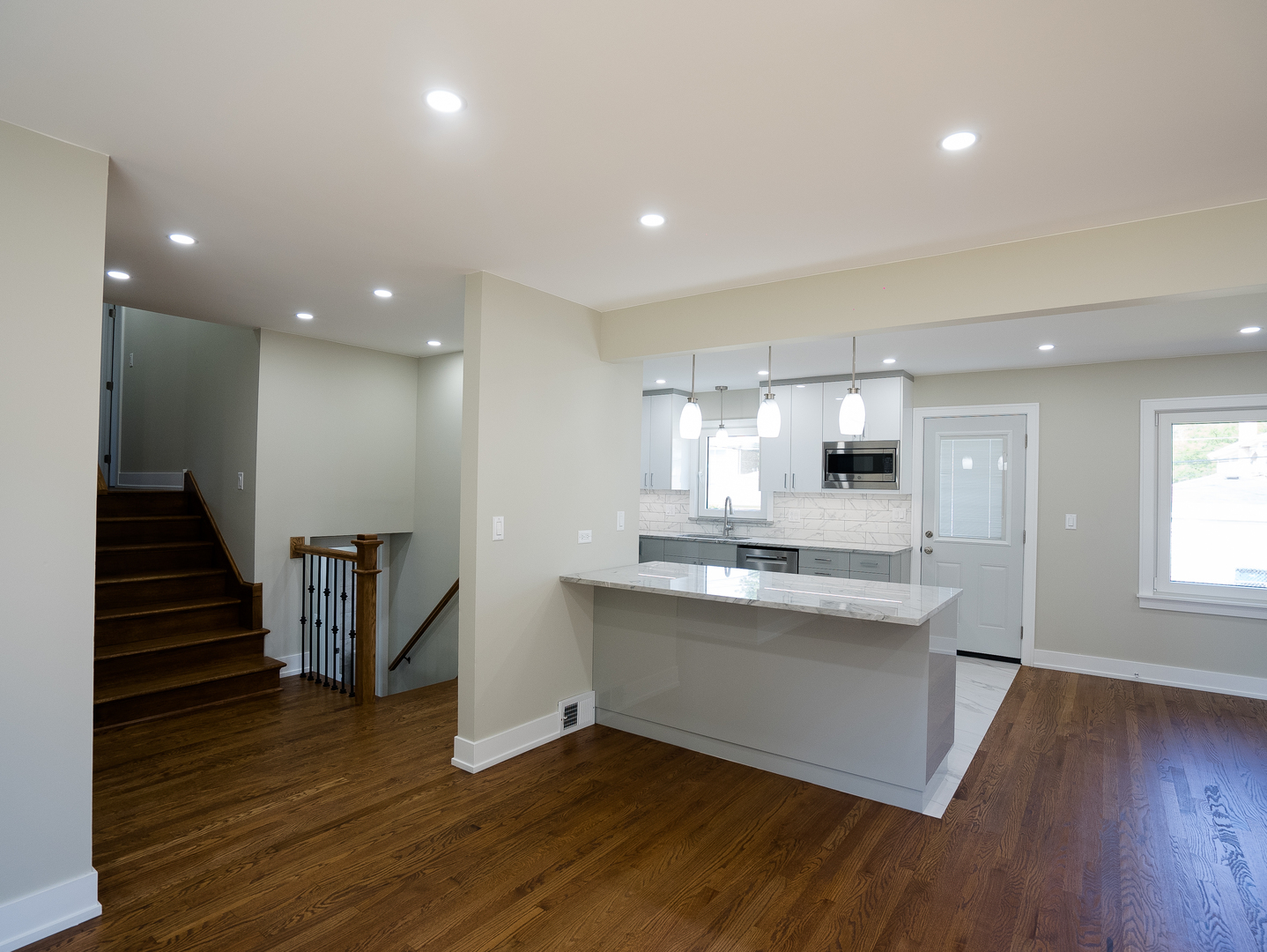 966 Iowa Avenue Addison, IL 60101 - Photo 3 of 17 Gallery Image 3