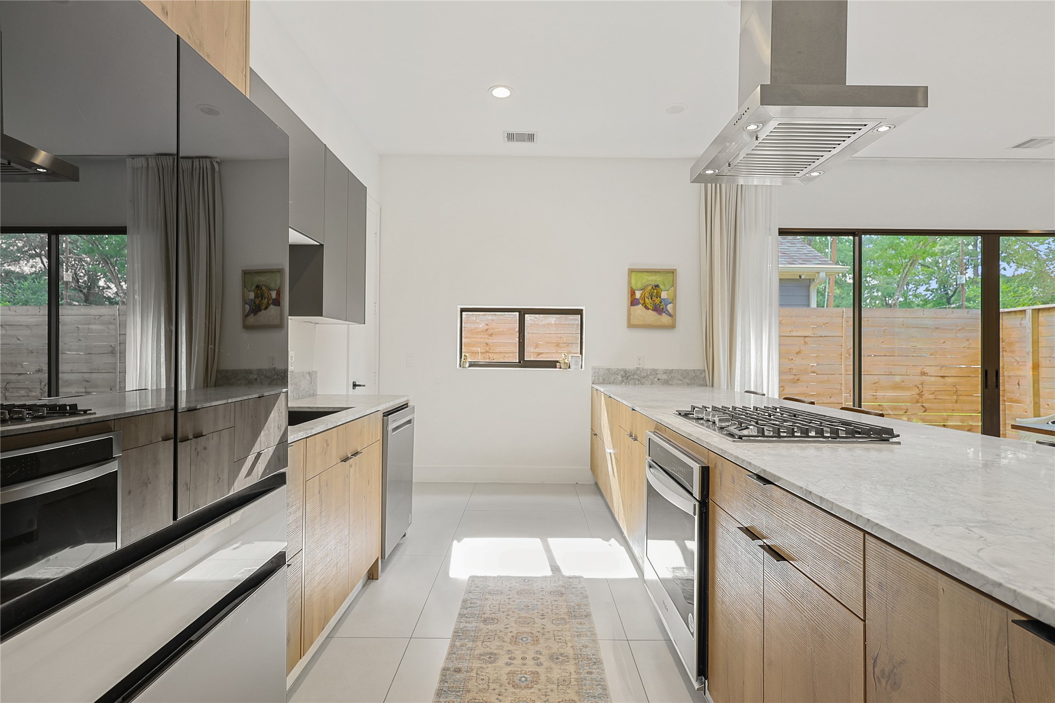 1550 Ashway Street Conroe, TX 77385 - Photo 11 of 34 a kitchen with a stove a sink and a refrigerator