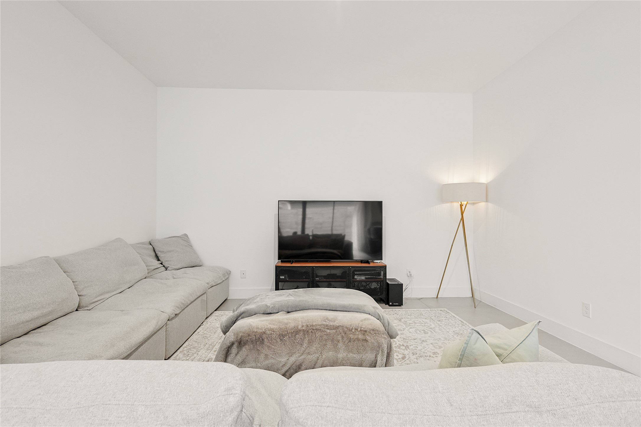 1550 Ashway Street Conroe, TX 77385 - Photo 14 of 34 a living room with furniture and a flat screen tv