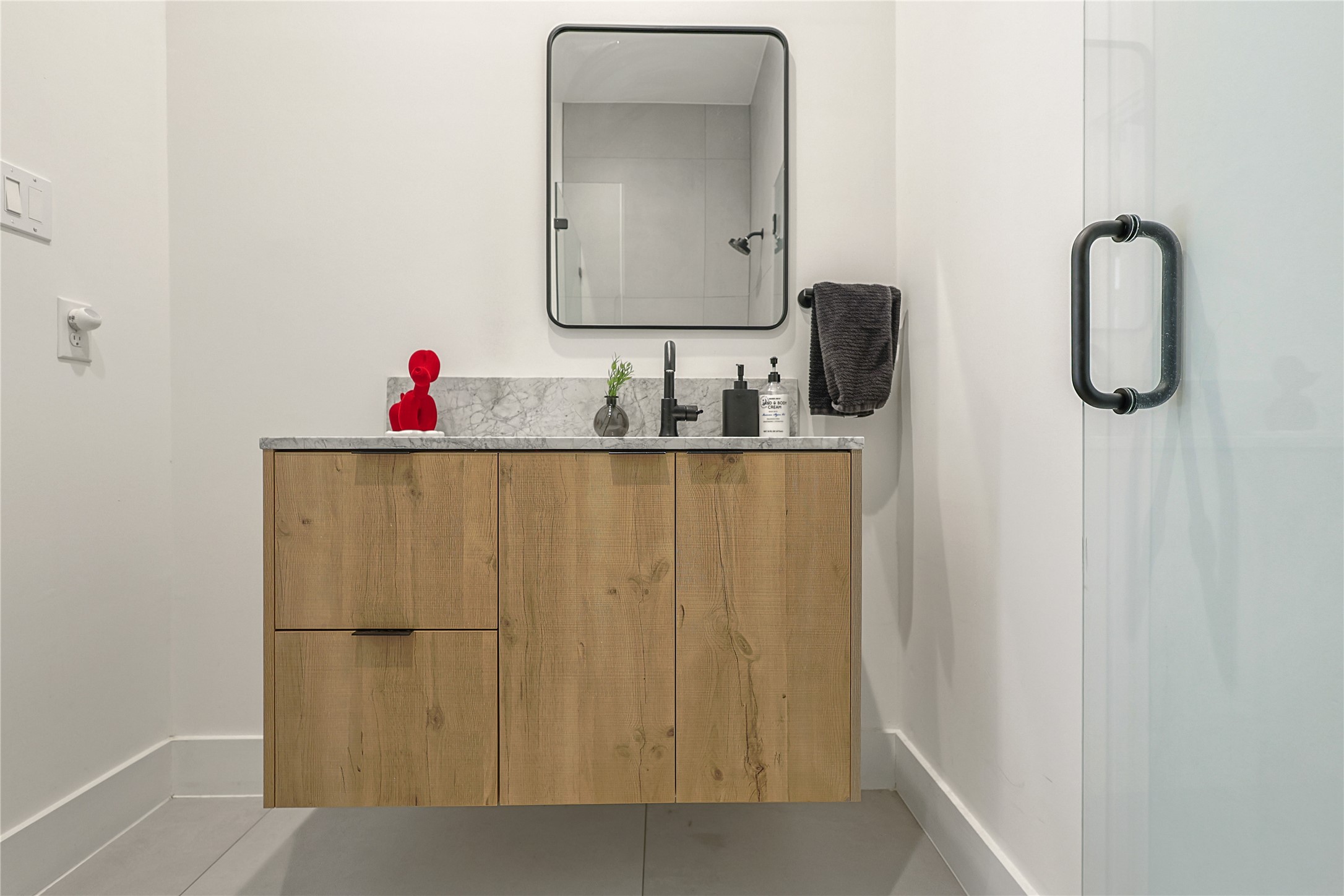 1550 Ashway Street Conroe, TX 77385 - Photo 16 of 34 a bathroom with a sink and mirror