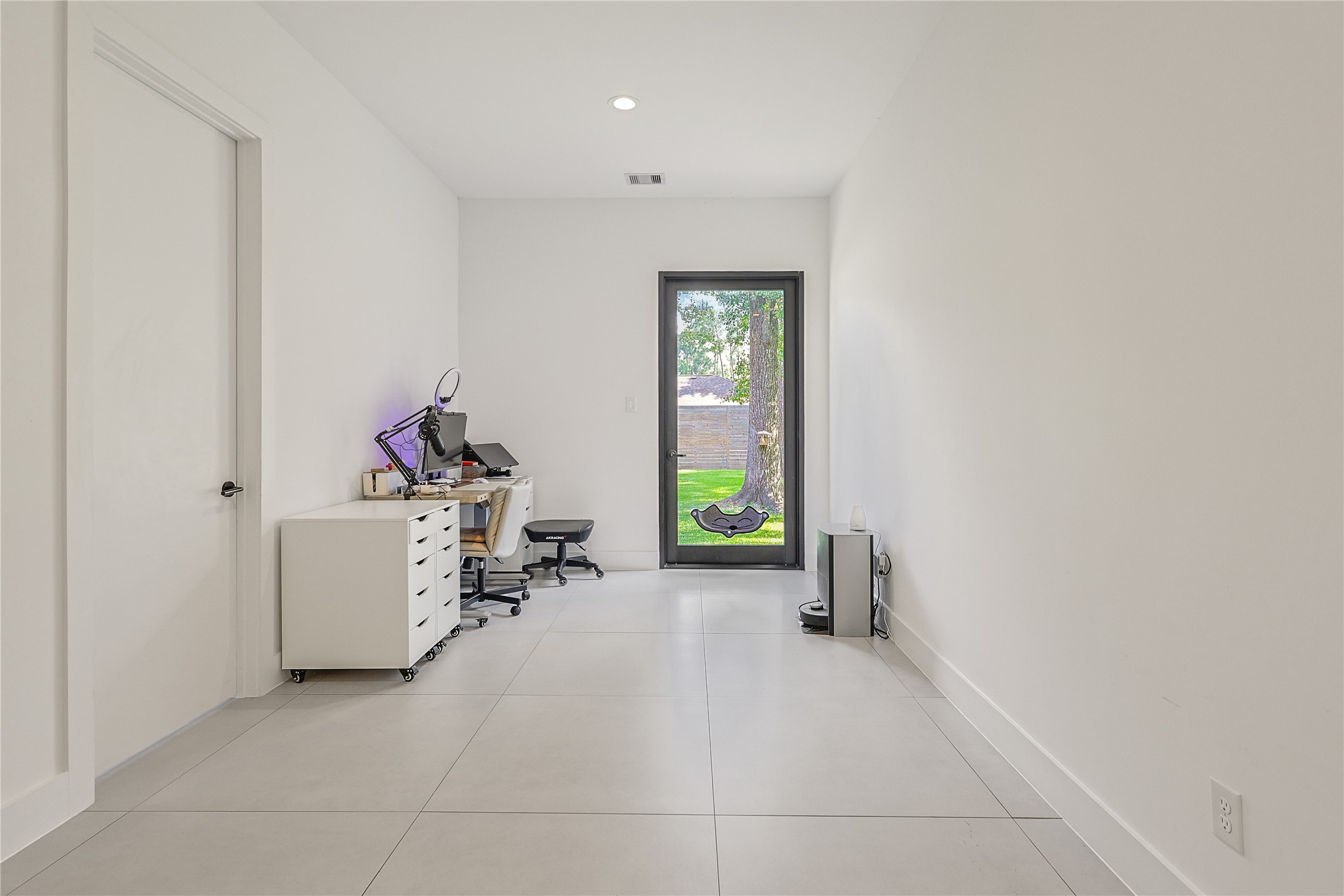 1550 Ashway Street Conroe, TX 77385 - Photo 18 of 34 an entryway and livingroom with furniture