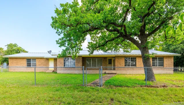 a view of a house with a backyard