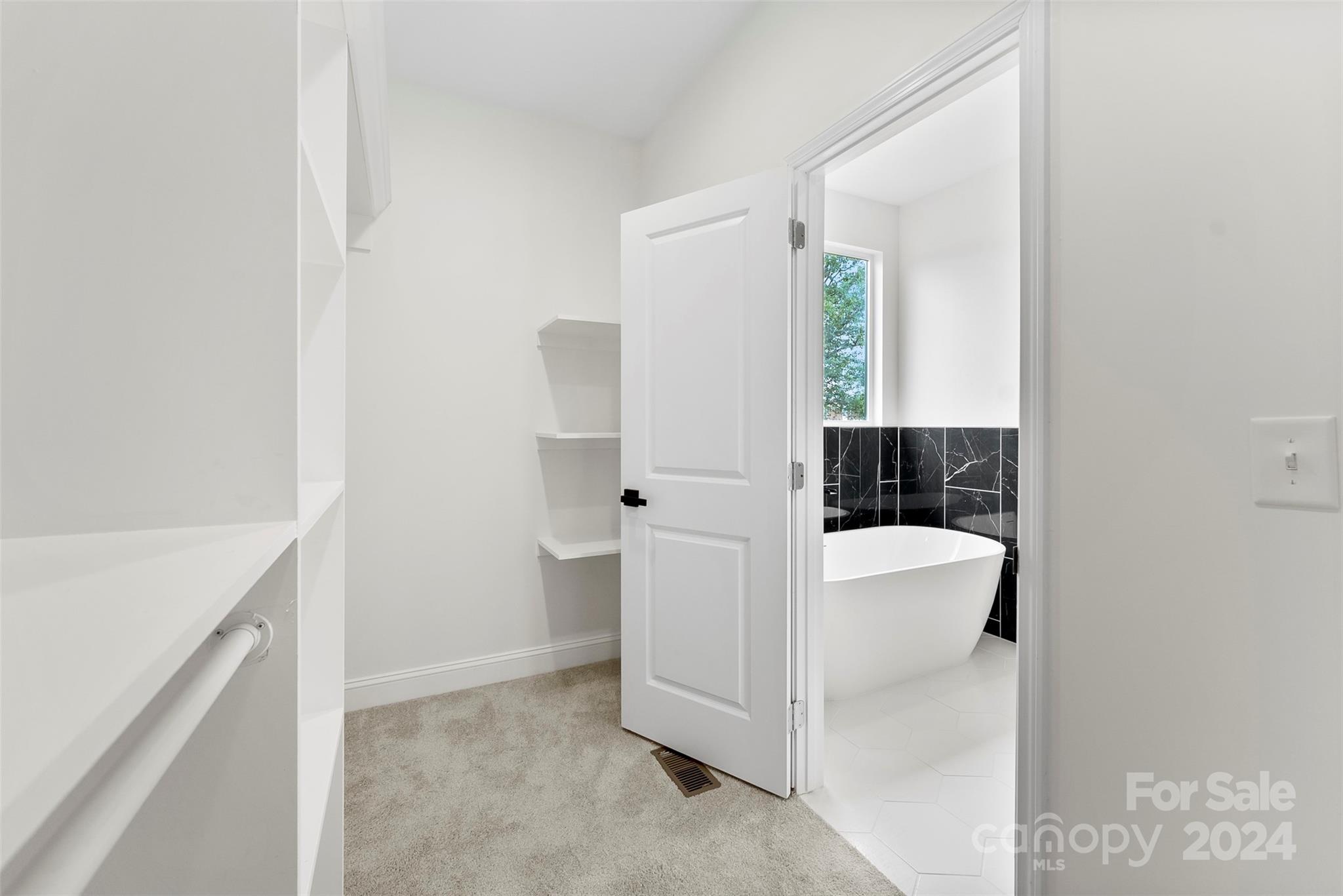 1129 Stoney Point Road Kings Mountain, NC 28086 - Photo 18 of 45 a bathroom with a bathtub and a sink