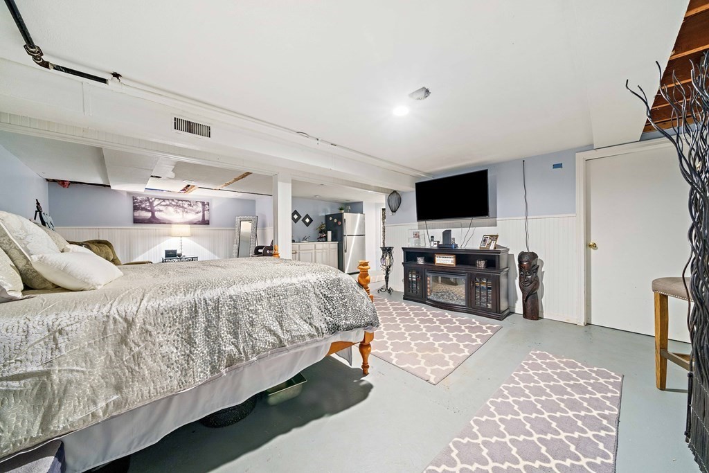 265 Regan Road Somerset, MA 02726 - Photo 20 of 39 Gallery Image 20