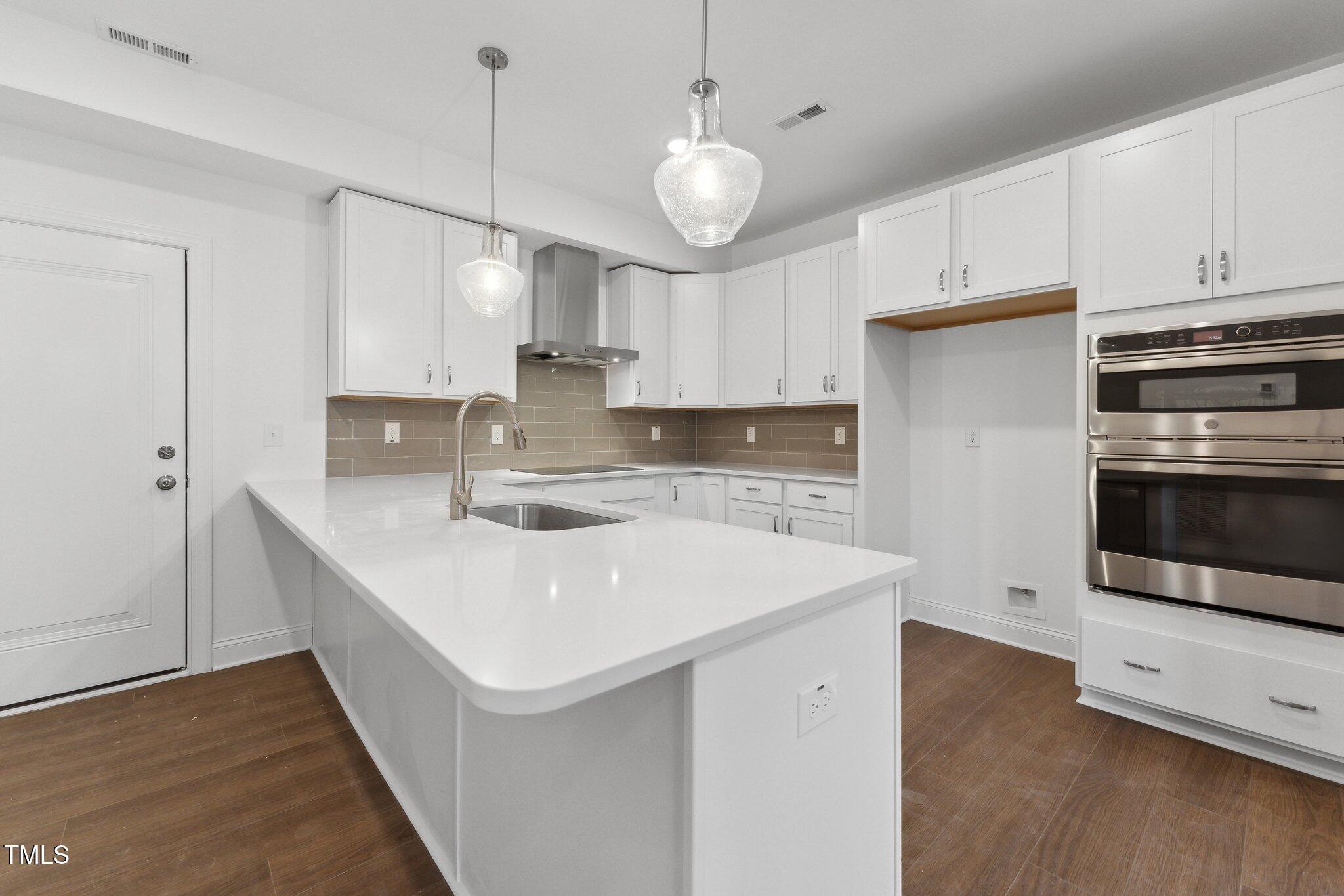 1230 Coach Sta Alley, Unit 101 Raleigh, NC 27601 - Photo 12 of 39 30-web-or-mls-DSC05897