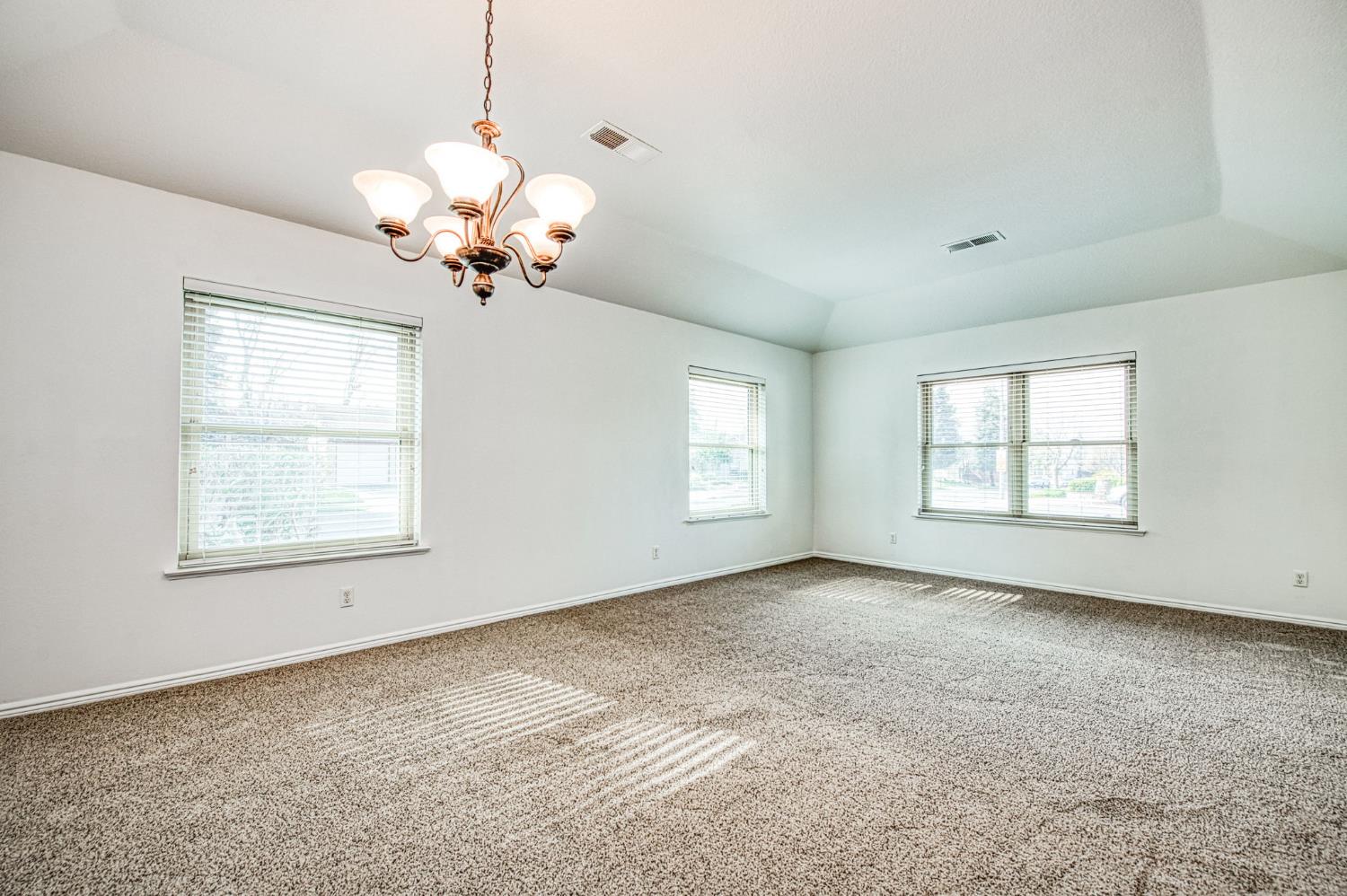 8166 North Raisina Avenue Fresno, CA 93720 - Photo 11 of 40