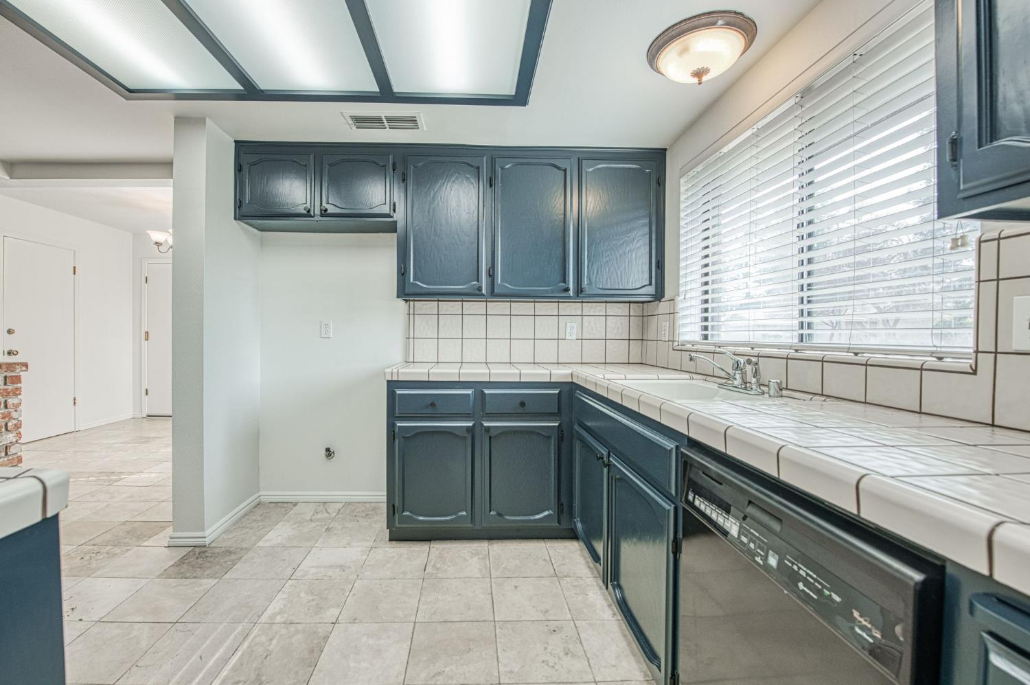 8166 North Raisina Avenue Fresno, CA 93720 - Photo 13 of 40