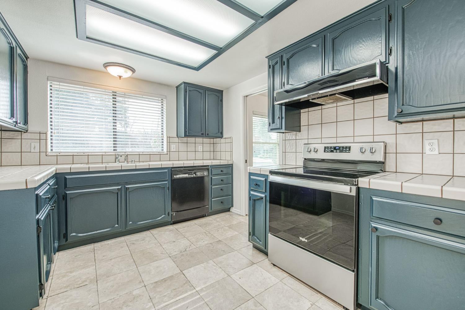 8166 North Raisina Avenue Fresno, CA 93720 - Photo 15 of 40