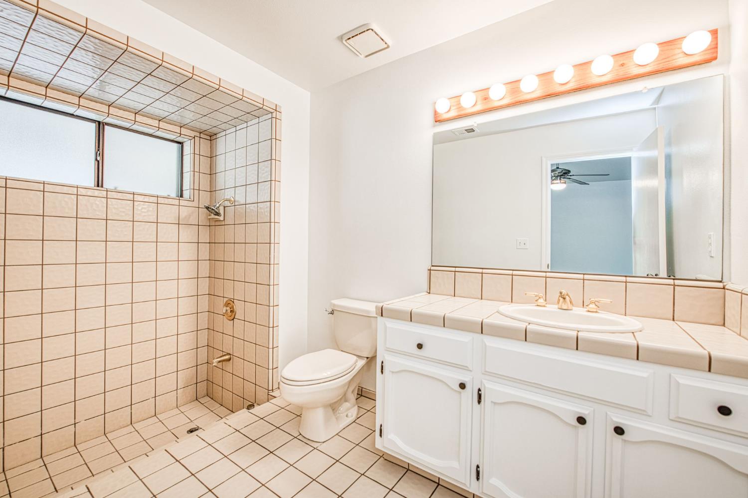 8166 North Raisina Avenue Fresno, CA 93720 - Photo 34 of 40