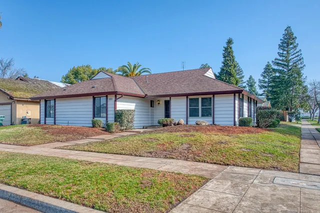 $485,000 | 8166 North Raisina Avenue, Fresno, CA 93720