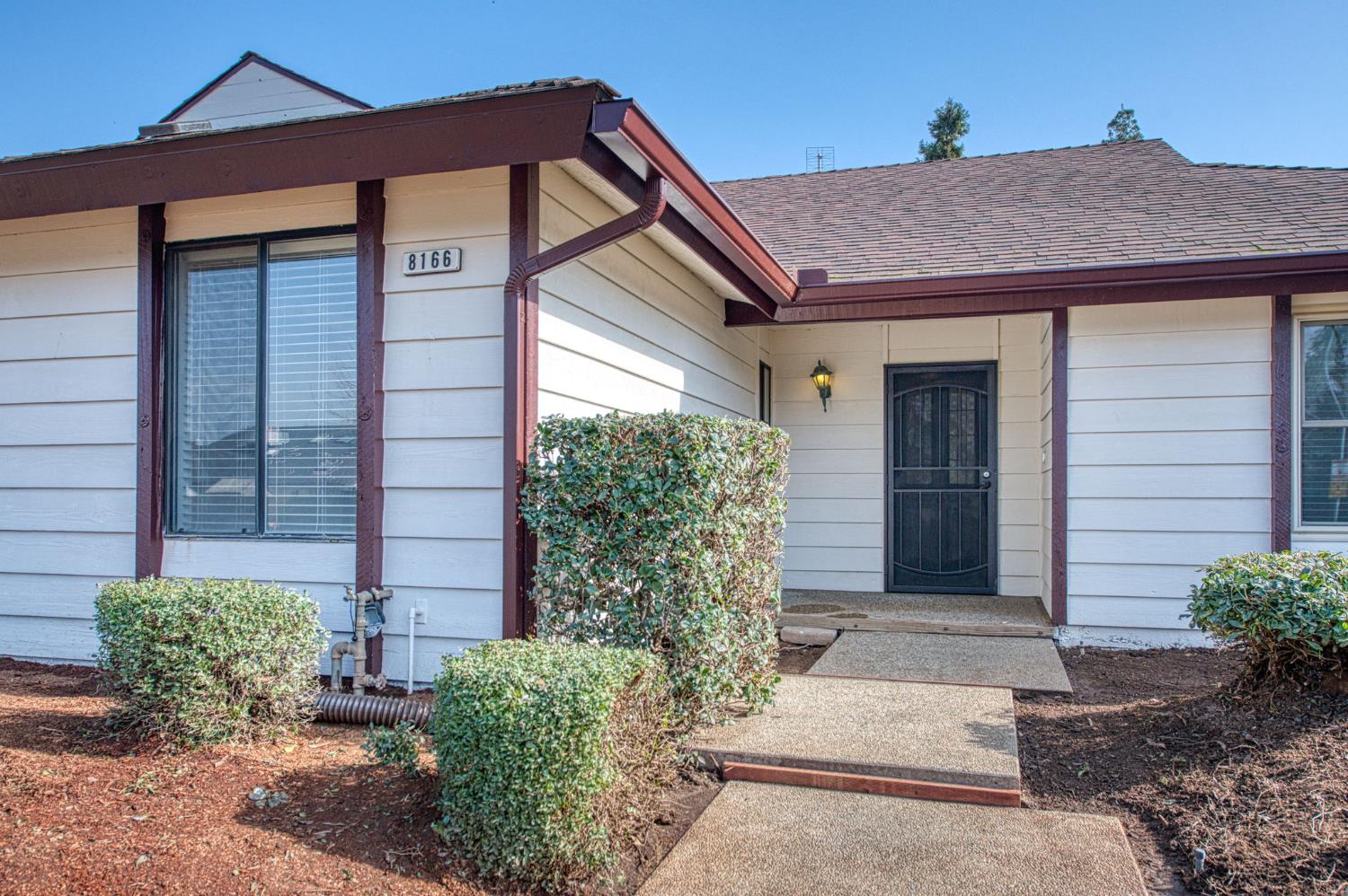 8166 North Raisina Avenue Fresno, CA 93720 - Photo 8 of 40