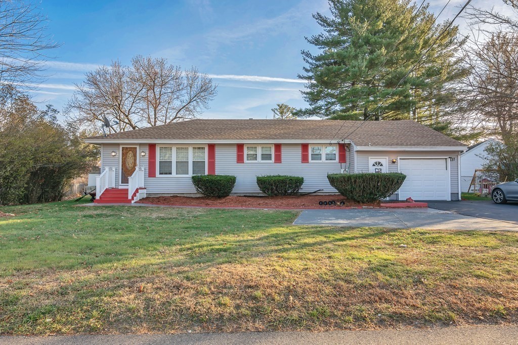 137 Cluff Crossing Road Salem, NH 03079 - Photo 1 of 27