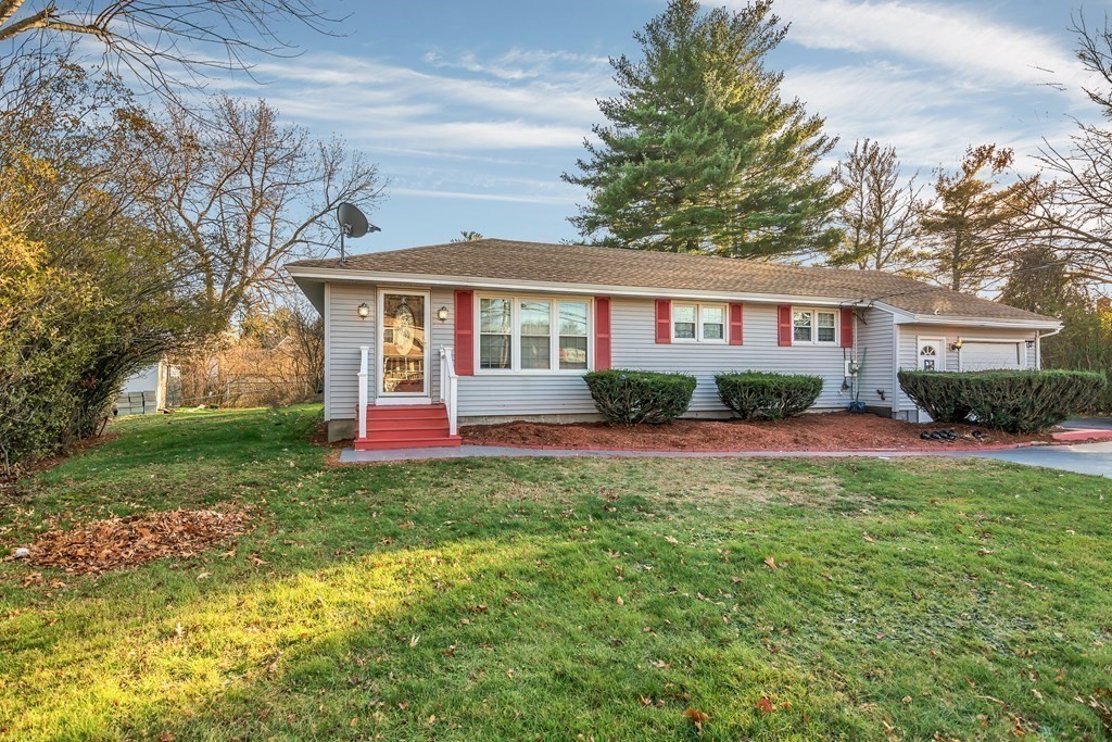 137 Cluff Crossing Road Salem, NH 03079 - Photo 2 of 27