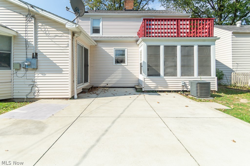 999 Professor Road Cleveland, OH 44124 - Photo 3 of 15