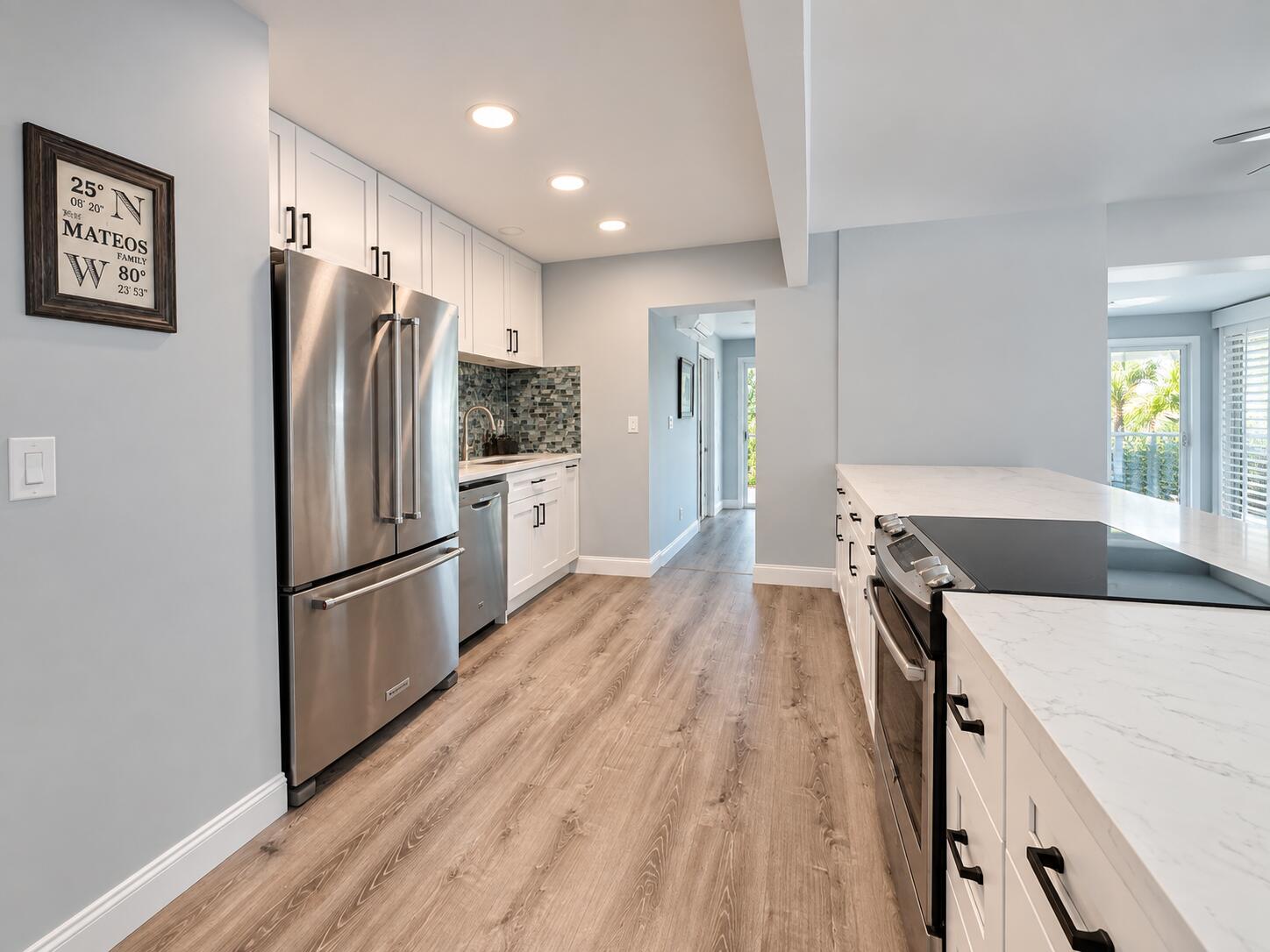 23 Snapper Avenue Key Largo, FL 33037 - Photo 3 of 32 Kitchen