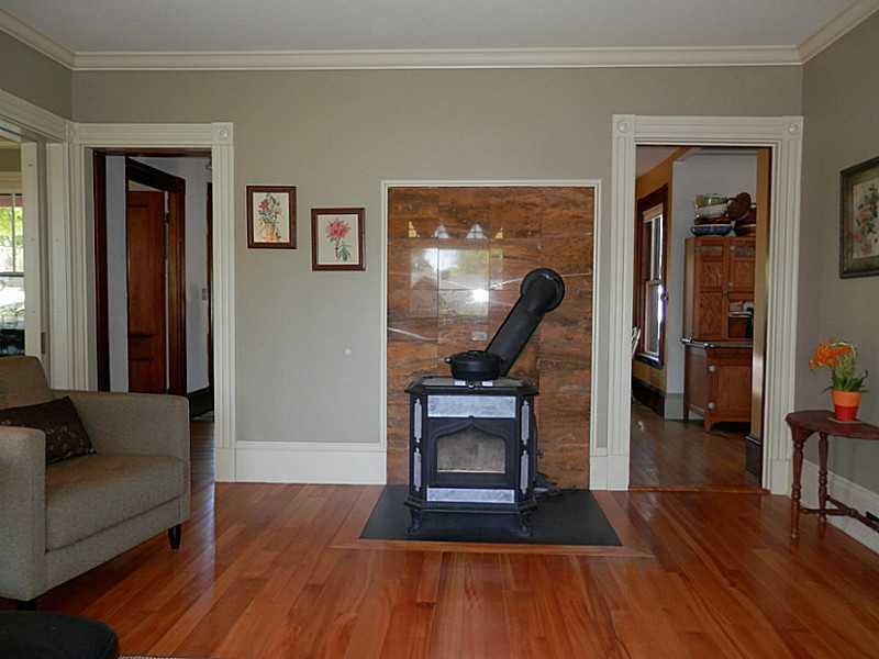 99 Main Street Tenants Harbor, ME 04860 - Photo 21 of 35 Living Room.