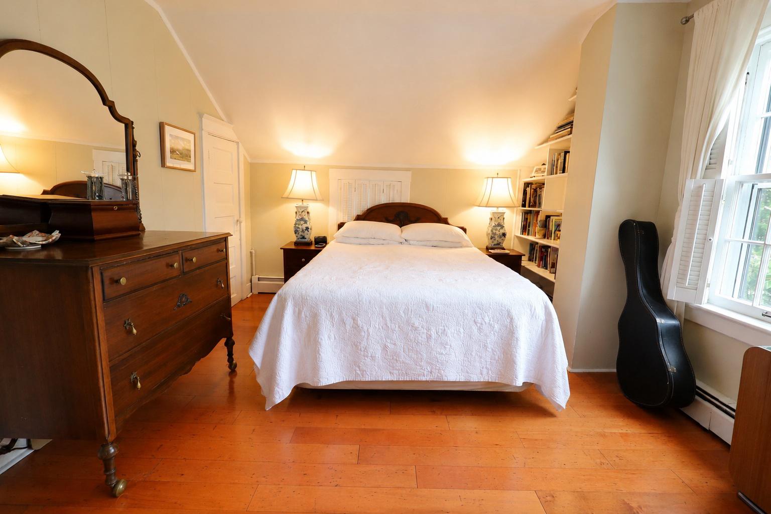 15 East Walnut Street Alexandria, VA 22301 - Photo 22 of 77 Sun filled Primary Bedroom, facing front of house