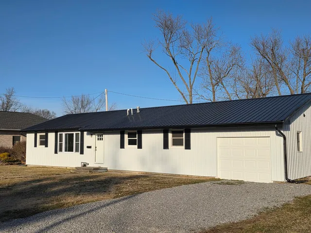 $159,999 | 306 Bible Street, Flora, IL 62839