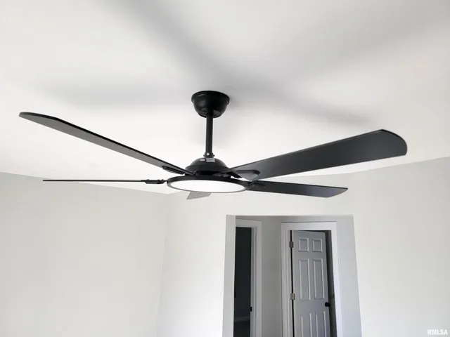 $159,999 | 306 Bible Street, Flora, IL 62839