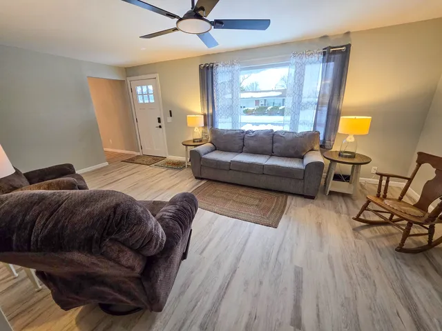 $159,999 | 306 Bible Street, Flora, IL 62839