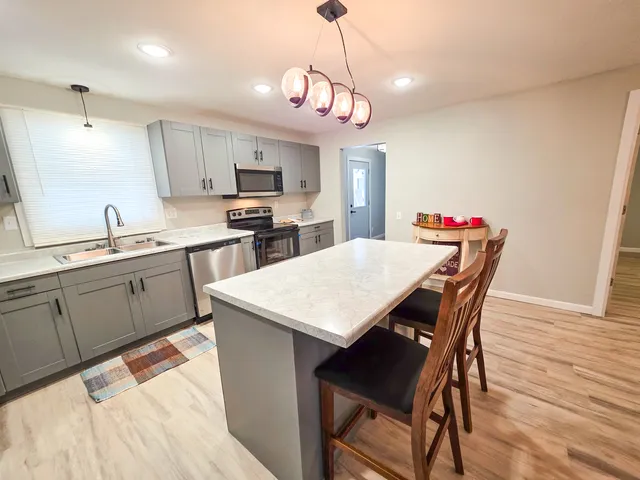 $159,999 | 306 Bible Street, Flora, IL 62839